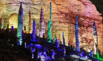 長沙出發(fā)到黃龍洞、天門山二日游